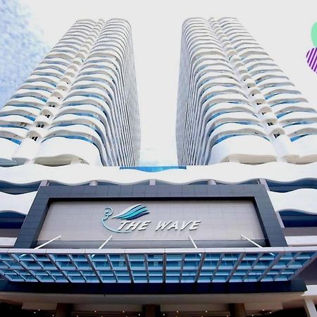 The Wave Suites Melaka Exteriör bild